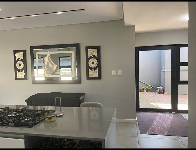 3 BEDROOM SIMPLEX FOR SALE IN PALM LAKES ESTATE